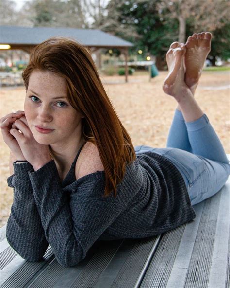 redhead foot